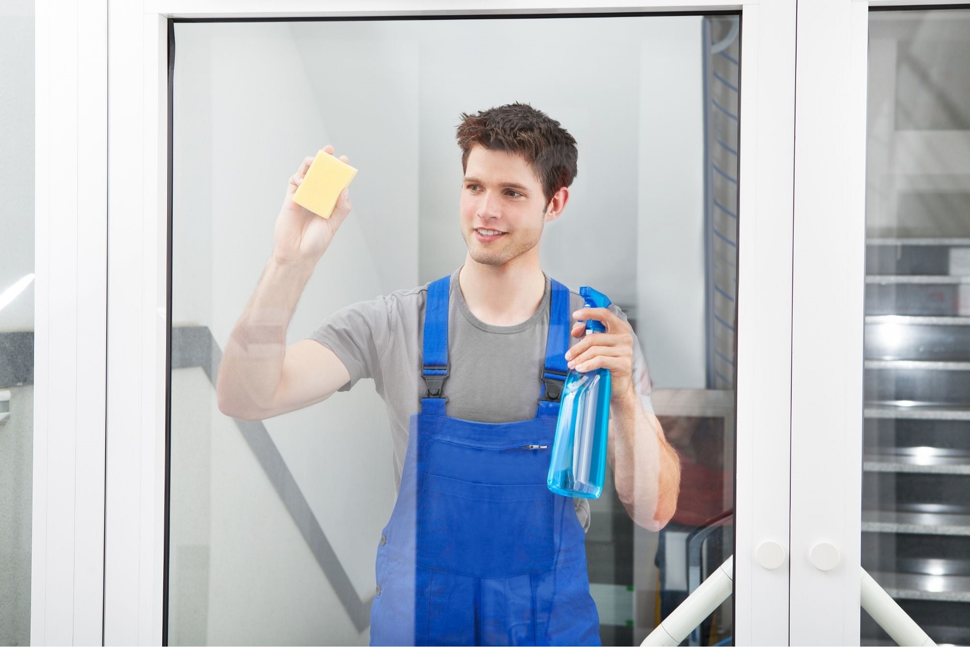 Serviços de Limpeza vitrine e fachada de loja preço limpeza de lojas